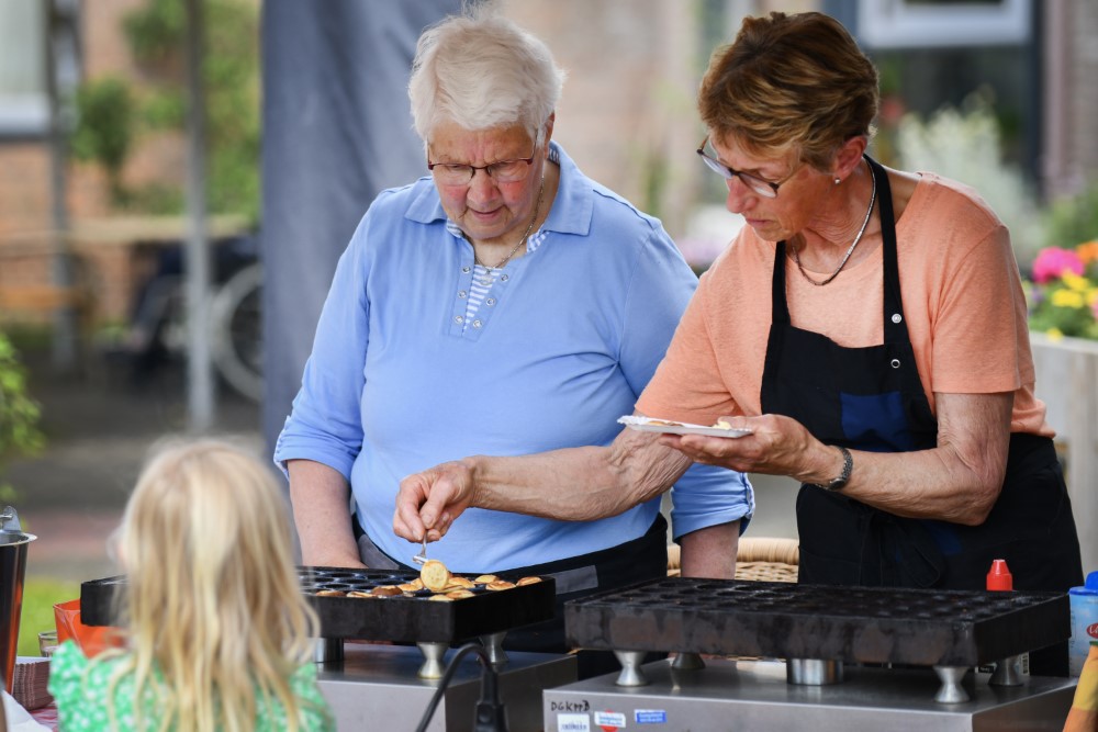 240517 SintNyk Doniahiem reunie markt 40jaar 6  1000